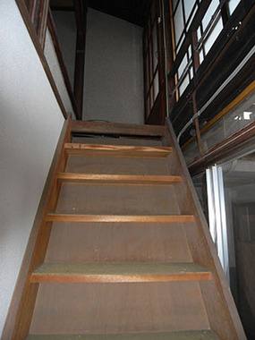 秘密の２階への階段							